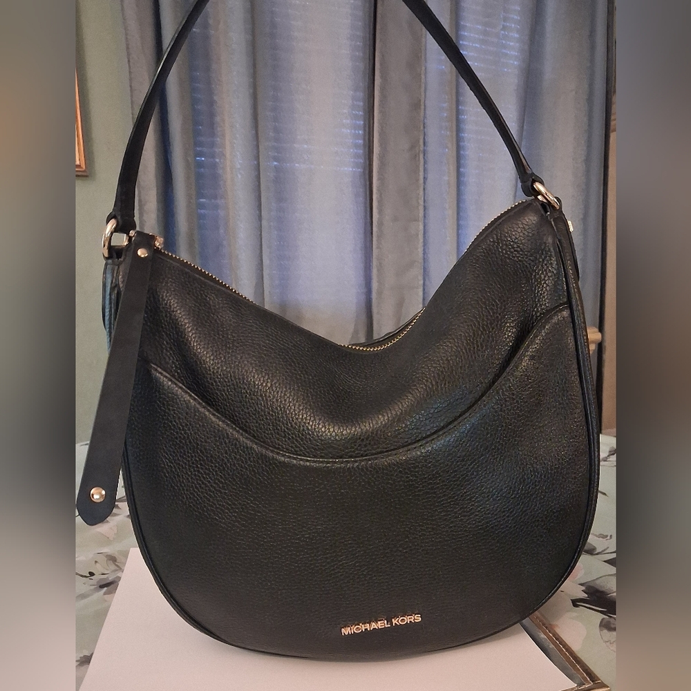 Michael Kors Dover Large Half Moon Shoulder Bag Black Pebbled Leather